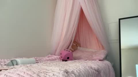 Clara online show from 04/18/26, 07:58