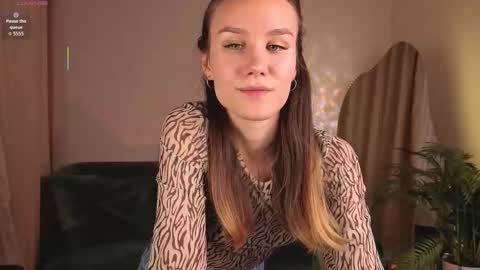 Claire online show from 10/02/25, 01:40