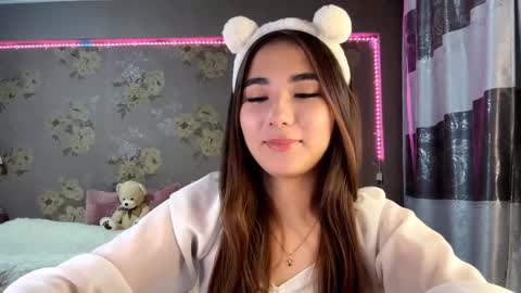 Yuna online show from 11/30/25, 11:25