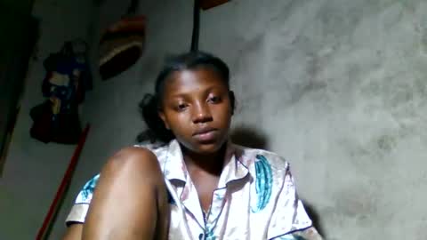Snapshot of clarisse98 chatting on 05/25/26, 12:05 clarisse98 online show from 05/25/26, 12:05