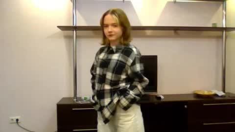 clementinaaures online show from 11/06/25, 12:17
