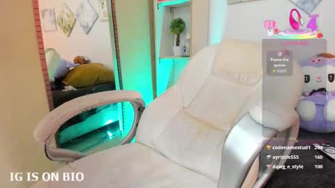 Snapshot of cleo_nilee chatting on 11/23/25, 03:34 cleo online show from 11/23/25, 03:34