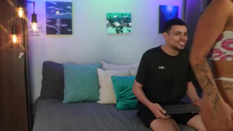 Snapshot of cleoanubis_ chatting on 12/21/25, 04:08 Girl Juliana and Federico online show from 12/21/25, 04:08