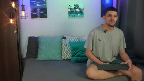 Snapshot of cleoanubis_ chatting on 01/14/26, 06:19 Girl Juliana and Federico online show from 01/14/26, 06:19