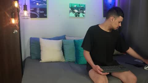 Snapshot of cleoanubis_ chatting on 03/17/26, 04:39 Girl Juliana and Federico online show from 03/17/26, 04:39