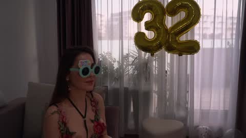 Cleopatra online show from 01/31/25, 10:52