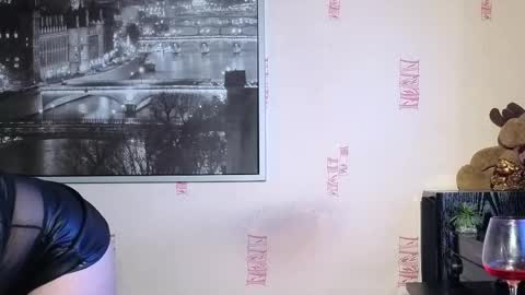 Snapshot of clever_sexy chatting on 12/13/25, 08:04 Clever Sexy online show from 12/13/25, 08:04