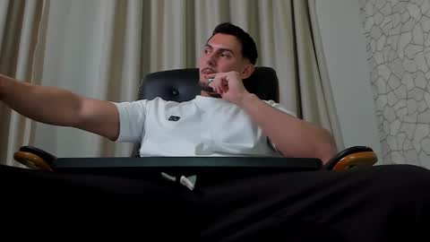 Snapshot of clintmasterss chatting on 05/17/26, 08:23 ClintMasterss online show from 05/17/26, 08:23