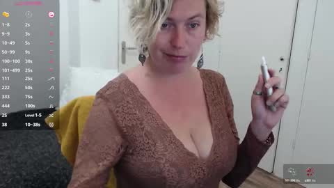 Syl  online show from 10/06/25, 07:39