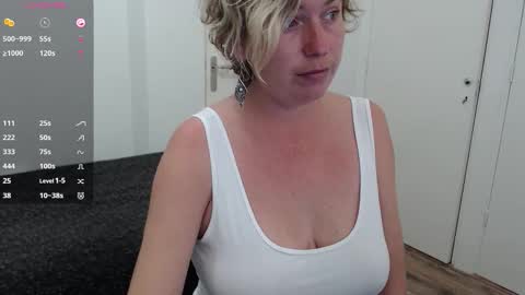 Syl  online show from 10/16/25, 07:09