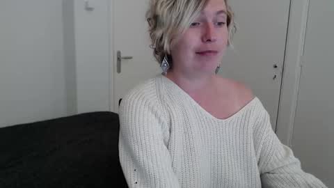 Syl  online show from 10/20/25, 09:04