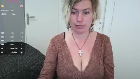 Syl  online show from 12/01/25, 08:41