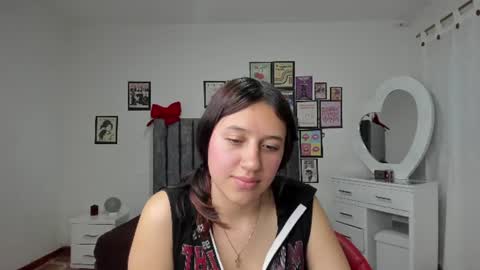 Snapshot of cloe_7 chatting on 06/15/26, 12:24 cloe_7 online show from 06/15/26, 12:24