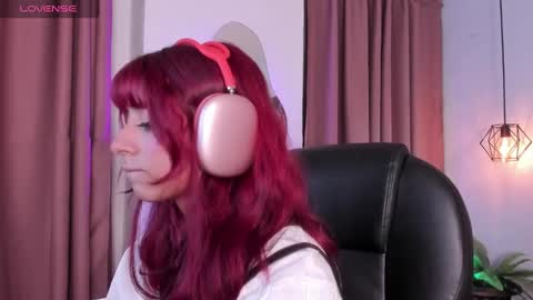 Snapshot of cloe__hills chatting on 03/05/25, 12:00 Cloe online show from 03/05/25, 12:00