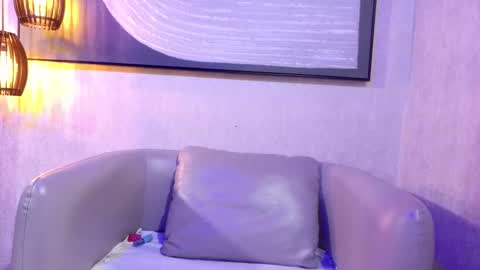 Cloe  online show from 10/17/25, 11:46