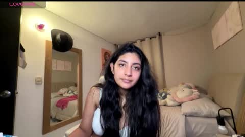 cloe small online show from 10/11/25, 02:22