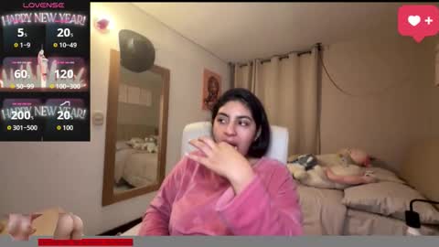 cloe small online show from 10/12/25, 01:48