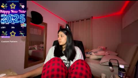 cloe small online show from 11/11/25, 07:08