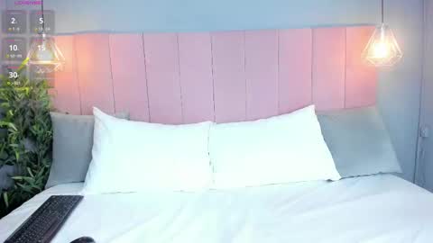 Snapshot of cloeblackx chatting on 09/17/25, 04:25 C L O E  online show from 09/17/25, 04:25