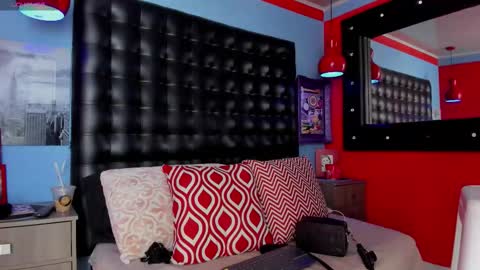 ---Cloe--- online show from 11/05/25, 07:36