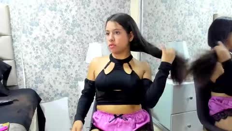 Snapshot of clohebell chatting on 12/22/25, 03:47 Clohe the wonder online show from 12/22/25, 03:47