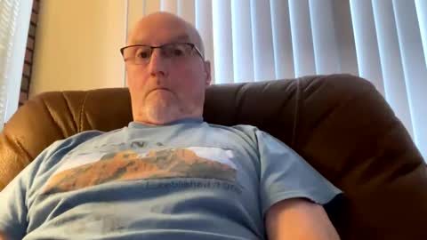 Closetbicd online show from 01/19/25, 01:12