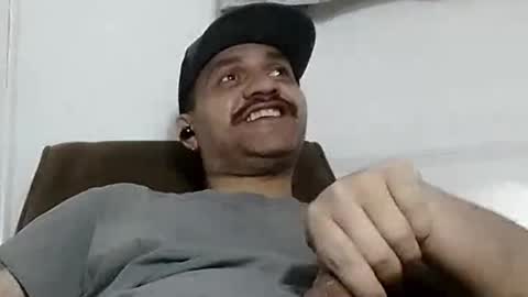 Snapshot of cloudyclearskies chatting on 10/29/25, 06:20 CloudyClearSkies online show from 10/29/25, 06:20