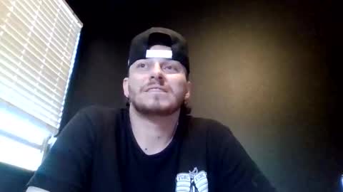 Snapshot of cloudyydayzz chatting on 05/11/26, 01:28 tallhungandcloudy online show from 05/11/26, 01:28