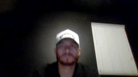 Snapshot of cloudyydayzz chatting on 06/18/26, 08:03 tallhungandcloudy online show from 06/18/26, 08:03