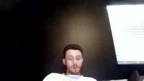 Snapshot of cloudyydayzz chatting on 06/19/26, 10:57 tallhungandcloudy online show from 06/19/26, 10:57