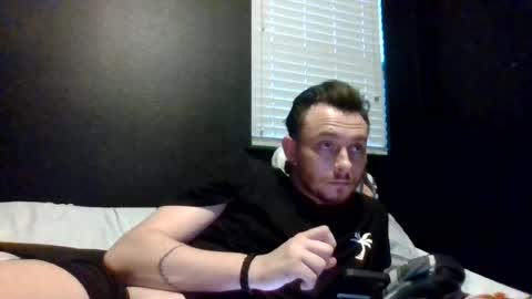 Snapshot of cloudyydayzz chatting on 06/27/26, 03:22 tallhungandcloudy online show from 06/27/26, 03:22