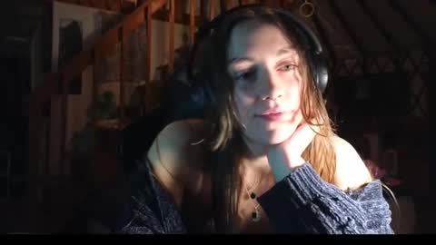 Snapshot of clover_tully chatting on 01/23/25, 10:54 Clover online show from 01/23/25, 10:54