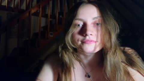 Snapshot of clover_tully chatting on 02/08/25, 05:40 Clover online show from 02/08/25, 05:40