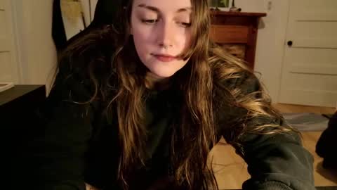 Snapshot of clover_tully chatting on 09/26/25, 05:33 Clover online show from 09/26/25, 05:33