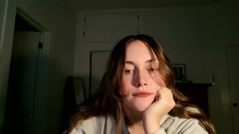 Snapshot of clover_tully chatting on 10/18/25, 05:43 Clover online show from 10/18/25, 05:43