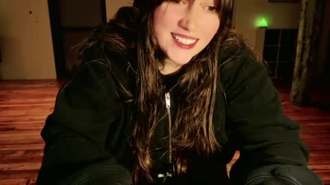 Snapshot of clover_tully chatting on 04/21/26, 06:09 Clover online show from 04/21/26, 06:09