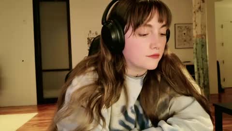 Snapshot of clover_tully chatting on 06/04/26, 05:02 Clover online show from 06/04/26, 05:02