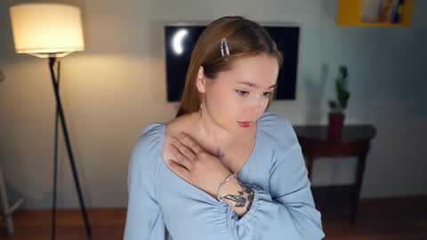 Hi everybody Im Lily Today is my first day here Lets get acquainted online show from 12/17/24, 01:18