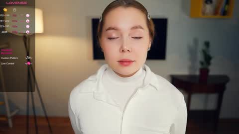 Hi everybody Im Lily Today is my first day here Lets get acquainted online show from 12/17/24, 08:21