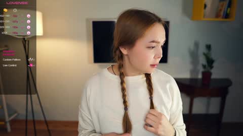 Hi everybody Im Lily Today is my first day here Lets get acquainted online show from 12/18/24, 06:57