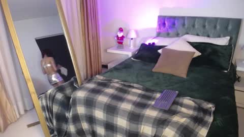 Snapshot of clown_face chatting on 12/07/24, 06:43 emely dolce online show from 12/07/24, 06:43