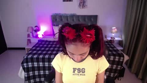 Snapshot of clown_face chatting on 12/13/24, 02:21 emely dolce online show from 12/13/24, 02:21