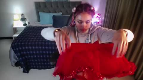 Snapshot of clown_face chatting on 12/24/24, 03:38 emely dolce online show from 12/24/24, 03:38