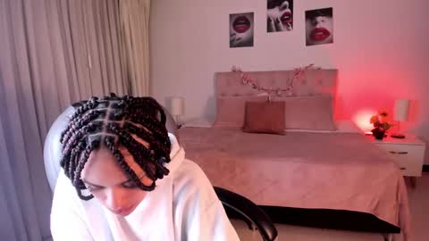 Snapshot of clown_face chatting on 01/23/25, 08:36 emely dolce online show from 01/23/25, 08:36