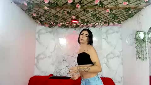 Snapshot of club_latinboys chatting on 05/25/26, 01:17 club_latinboys online show from 05/25/26, 01:17