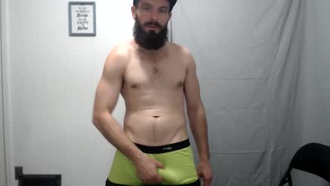 Snapshot of clubb86 chatting on 03/05/26, 09:11 Maxxdieselx69 online show from 03/05/26, 09:11