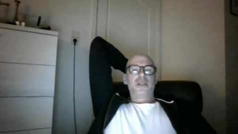 Snapshot of cobra009 chatting on 11/03/25, 08:43 cobra online show from 11/03/25, 08:43