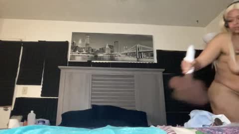 CocaNutt online show from 12/03/25, 01:42