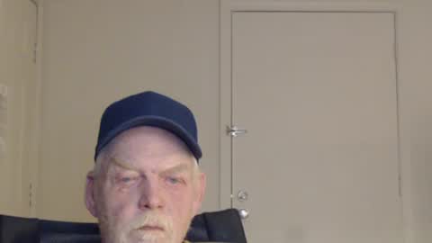 Snapshot of cockreadynow4u chatting on 01/25/25, 12:38 cockreadynow4u online show from 01/25/25, 12:38