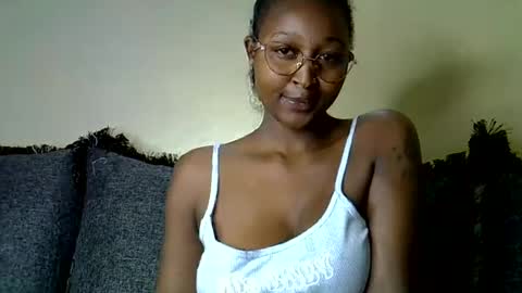 Snapshot of cocobaby_ chatting on 07/07/26, 01:59 Coco online show from 07/07/26, 01:59